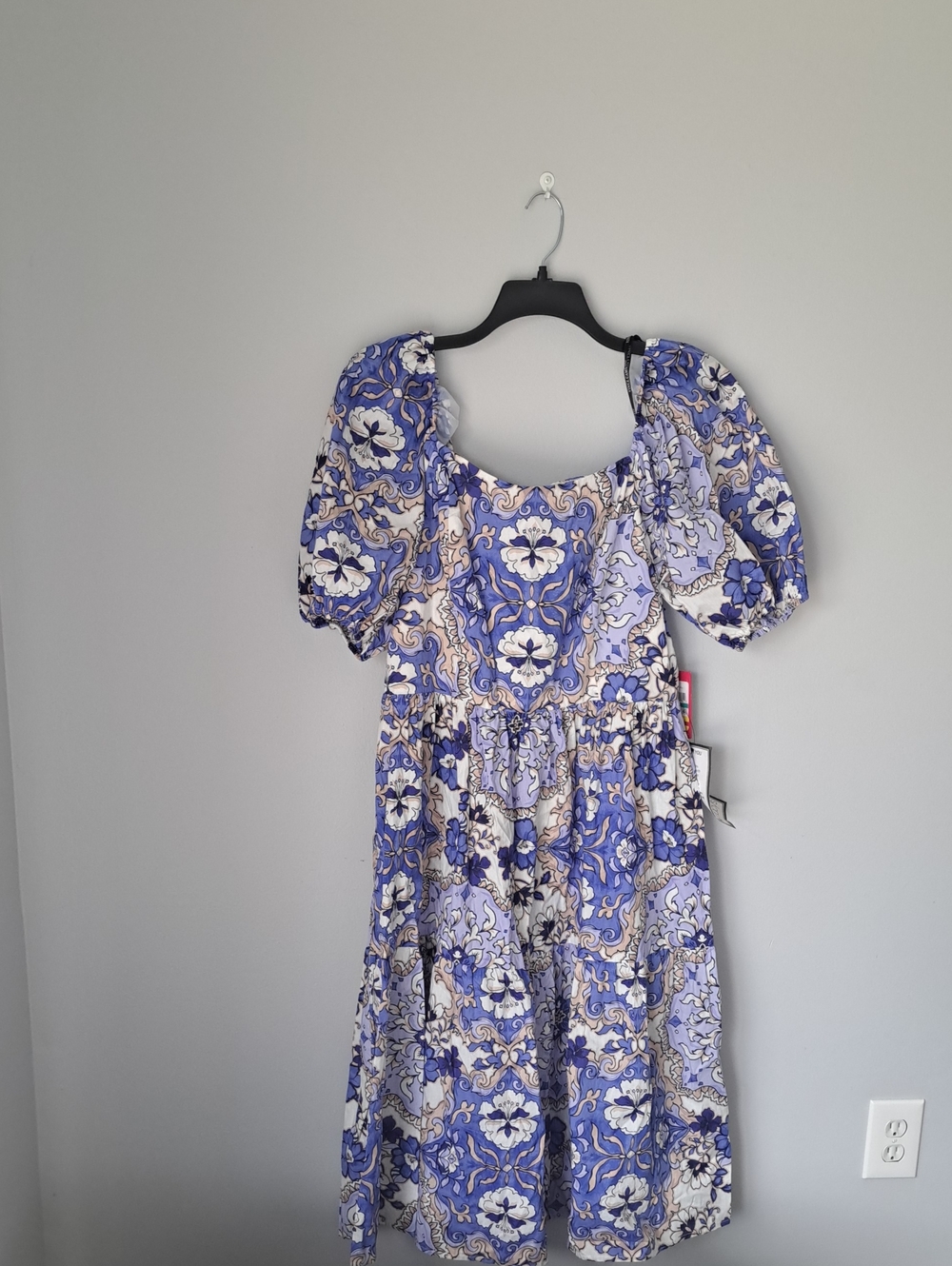 Vince Camuto Blue and Cream Floral Puff-Sleeve Midi Dress